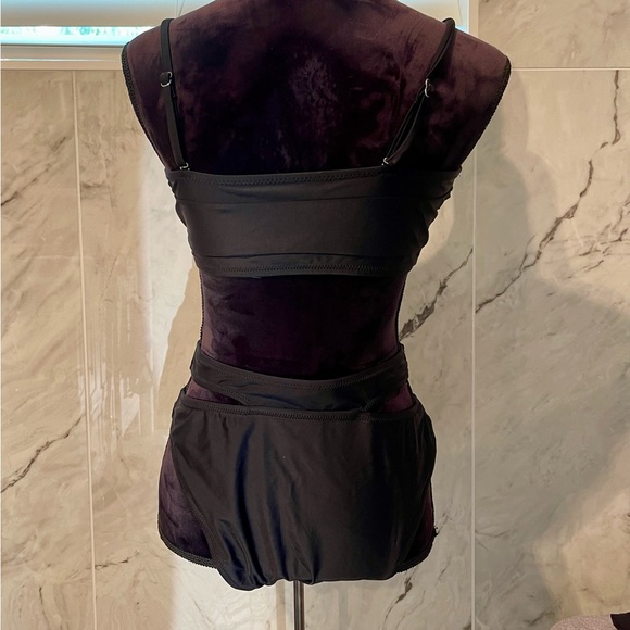 LIKE NEW Women’s 2 piece bikini black size L - Picture 2 of 5